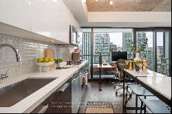 224 King St W #1702, Toronto ON M5V1H8