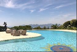 Architect's Villa in Cannes Californie - Panoramic Views and Immense Potential