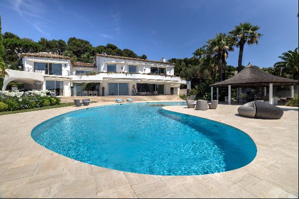 Architect's Villa in Cannes Californie - Panoramic Views and Immense Potential