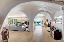 Architect's Villa in Cannes Californie - Panoramic Views and Immense Potential