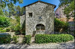 Exceptional property for sale in the heart of the Alpilles