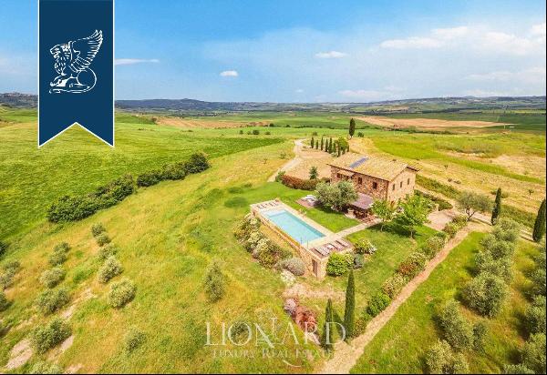 Elegant typically Tuscan farmhouse with olive grove for sale near Siena