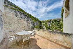 18th century house tastefully renovated with a terrace