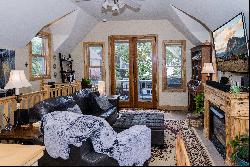 Secluded 2 bedroom, 1 bath home in Mt Crested Butte's Pitchfork subdivision,.