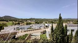 Semi-detached house overlooking the Roca Llisa golf course