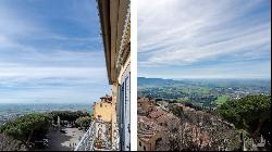 Elegant Downtown Residence with balcony and views, Cortona - Tuscany