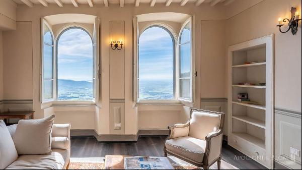 Elegant Downtown Residence with balcony and views, Cortona - Tuscany