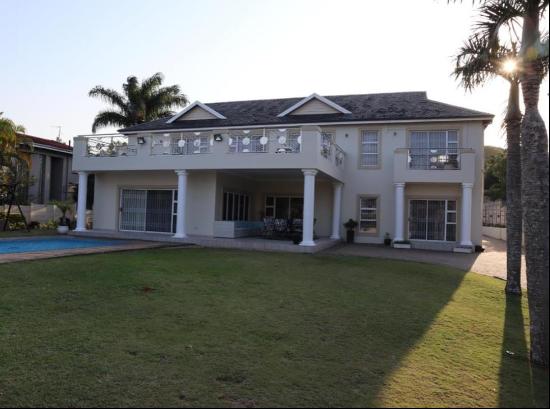 magnificent six bedroom home in prestigious La Lucia