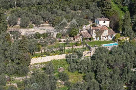 Elegant bastide overlooking the Cannes countryside