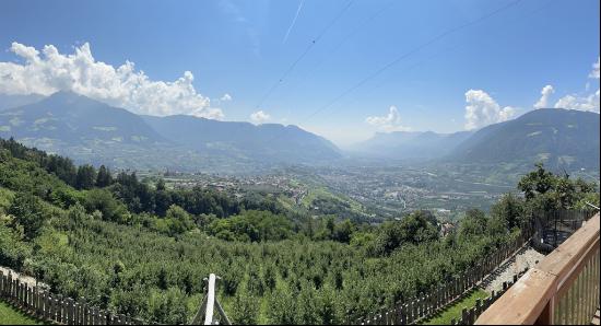 EXCLUSIVE ESTATE WITH UNIQUE VIEWS OVER MERAN