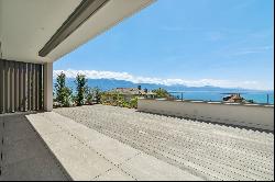 Rare luxury apartment overlooking vineyards, lake and mountains!