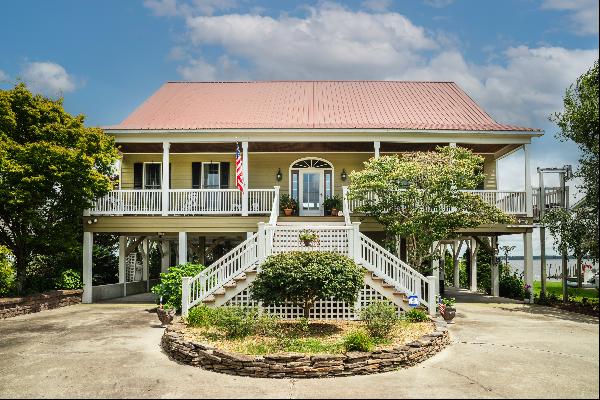 EXQUISITE HOME ON BATCHELOR BAY