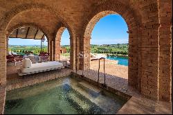 Podere Celamonti immersed in the Val D'Orcia hills