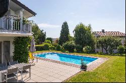 Spacious detached villa with pool in Terre-Sainte!