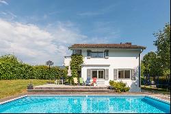 Spacious detached villa with pool in Terre-Sainte!