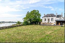 Charming house overlooking the sea