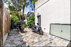 COMPLETELY RENOVATED STONE-BUILT HOUSE - TERRACES - PARKING