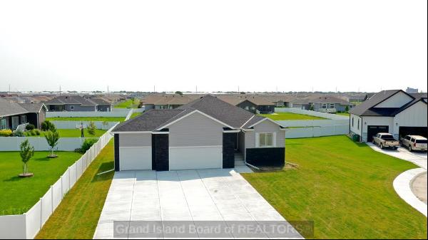 2115 Pearl Pl, Grand Island NE 68803