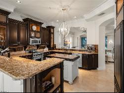 2650 Bolero Dr Unit 7-2, Naples FL 34109