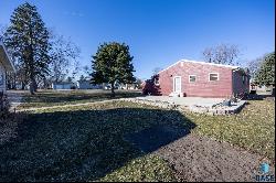 704 N 3rd St, Beresford SD 57004