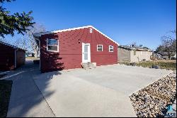 704 N 3rd St, Beresford SD 57004