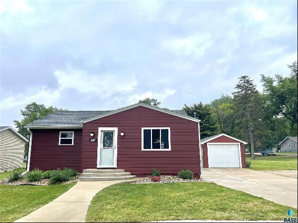 704 N 3rd St, Beresford SD 57004