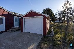 704 N 3rd St, Beresford SD 57004