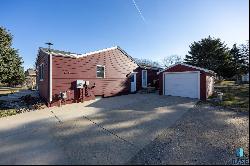 704 N 3rd St, Beresford SD 57004