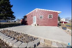 704 N 3rd St, Beresford SD 57004