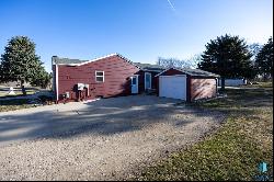 704 N 3rd St, Beresford SD 57004