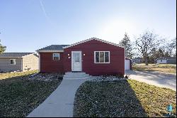 704 N 3rd St, Beresford SD 57004