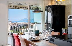 Sole agent: Renovated 3-room penthouse with sea view in Cannes Montfleury.