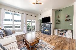 Bright And Modern Condo In A Secured Building In The Heart Of Vibrant Downtown!