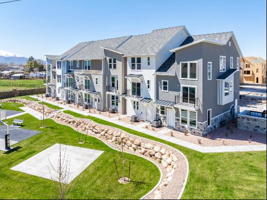 End-Unit Townhome at the Ridge at Spanish Fork