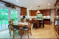 208 Reverknolls, Avon CT 06001