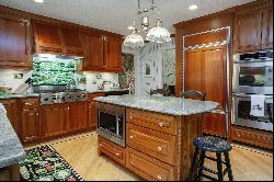 208 Reverknolls, Avon CT 06001