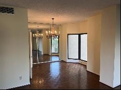 661 Bering Drive #409, Houston TX 77057