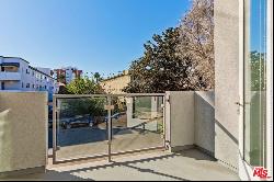 1746 N Garfield Place Unit 203, Hollywood CA 90028