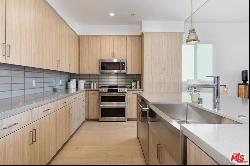 1746 N Garfield Place Unit 101, Hollywood CA 90028