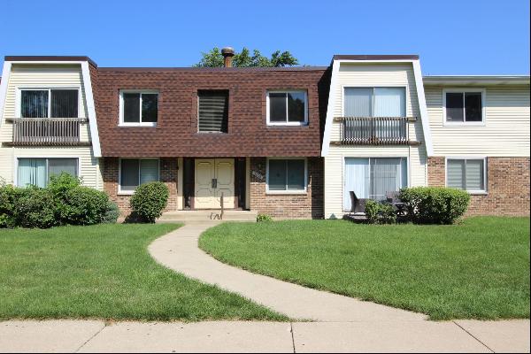 3018 Roberts Drive #8, Woodridge IL 60517