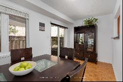 157 Charlton Settlement Ave #14, Toronto ON M6M5J2