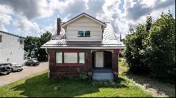 369 Stambaugh Ave, Sharon PA 16146