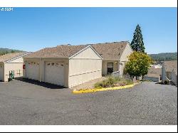 25 NW Mountain View Dr, Roseburg OR 97471