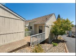 25 NW Mountain View Dr, Roseburg OR 97471