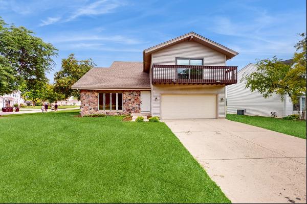 740 Regent Drive, Crystal Lake IL 60014