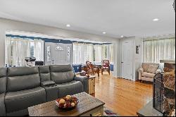 23 River Road, East Lyme CT 06333