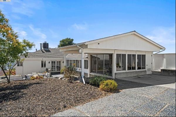 17351 President Dr, Castro Valley CA 94546