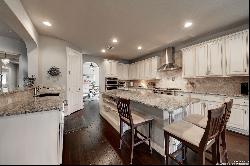 2126 Ranch Loop Dr, New Braunfels TX 78132