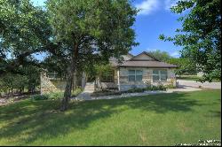 2126 Ranch Loop Dr, New Braunfels TX 78132