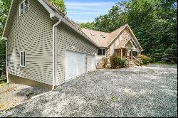 802 S Lasso Court, Lords Valley PA 18428